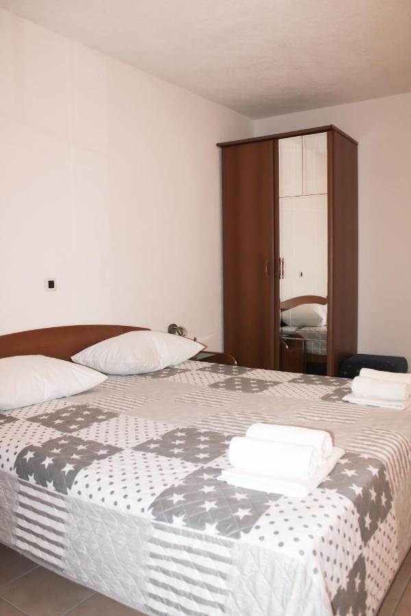 Apartments Larus Baska Voda Exterior photo