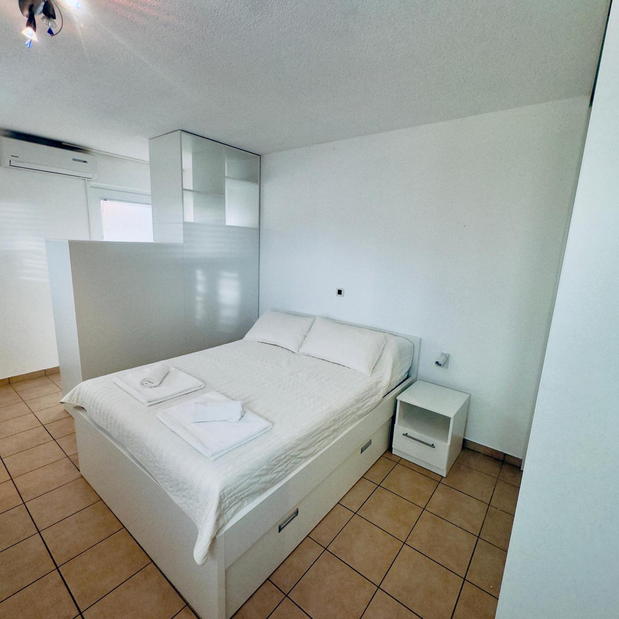 Apartments Larus Baska Voda Room photo